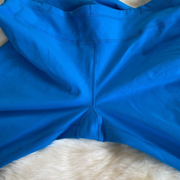 Under Armour All Seasons Crop - Picture 3 of 4